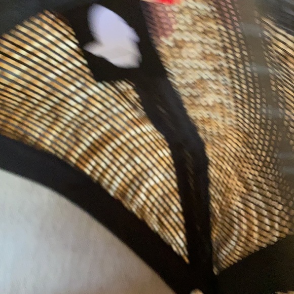 Beaded Fox Snapback Hat

Huichol Beaded front logo - Picture 3 of 8